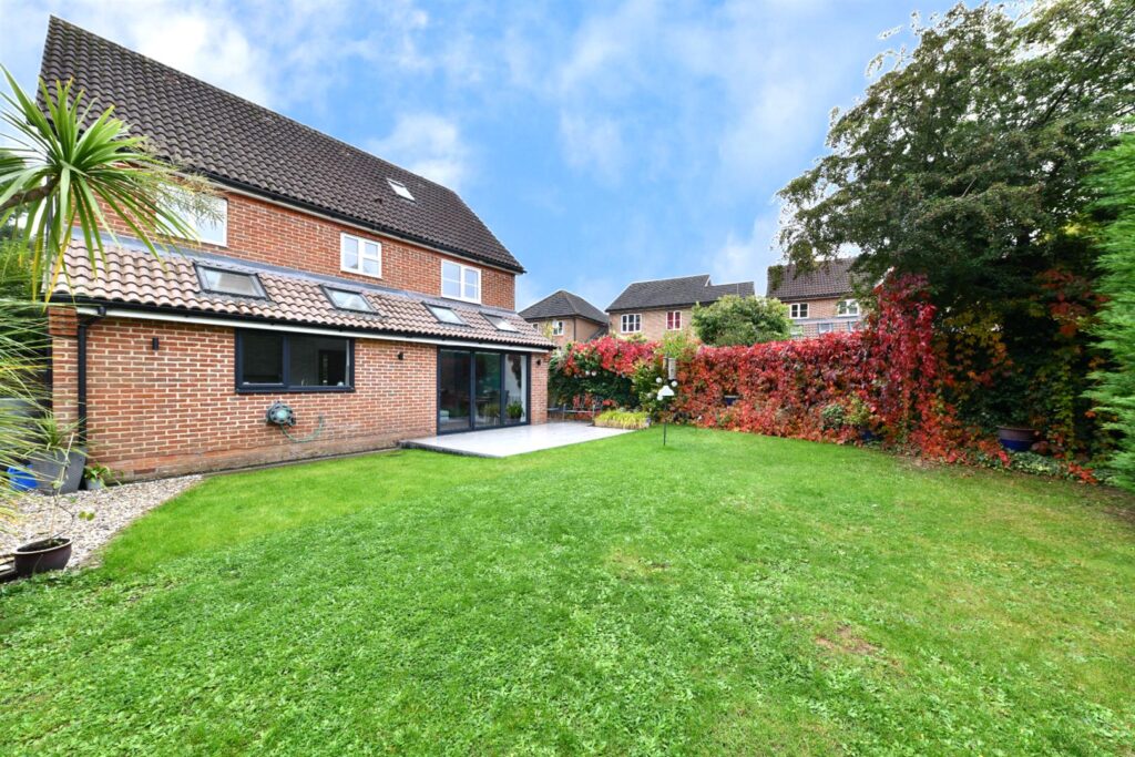 Serpentine Close, Stevenage