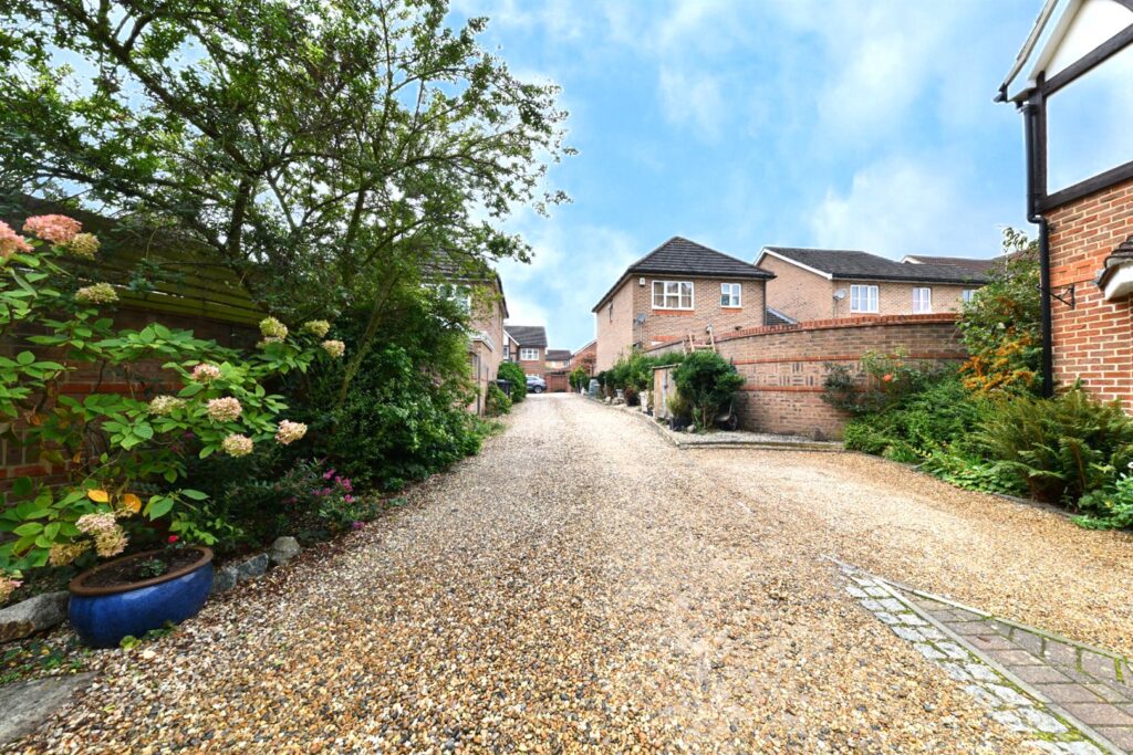 Serpentine Close, Stevenage