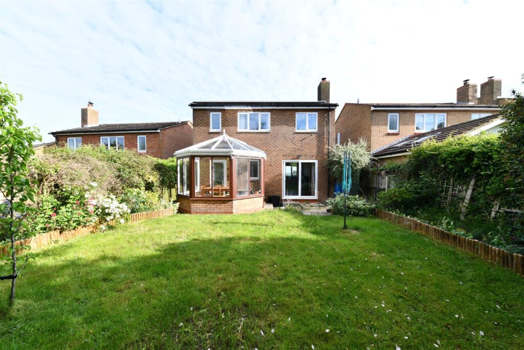 Echo Hill, Royston