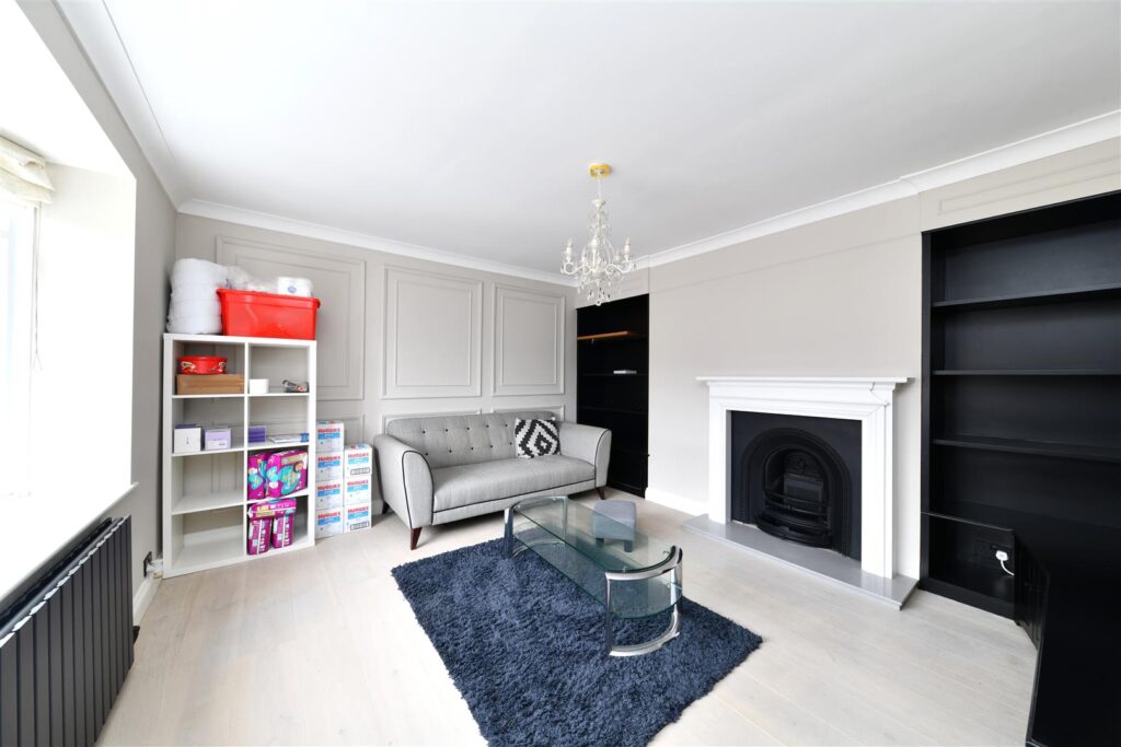 Manor Close, Hertford