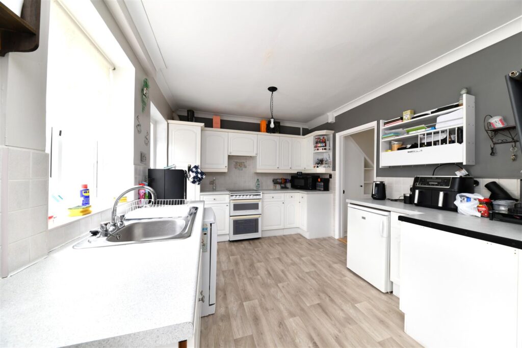 Manor Close, Hertford