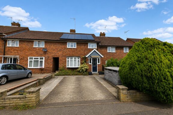 Manor Close Image