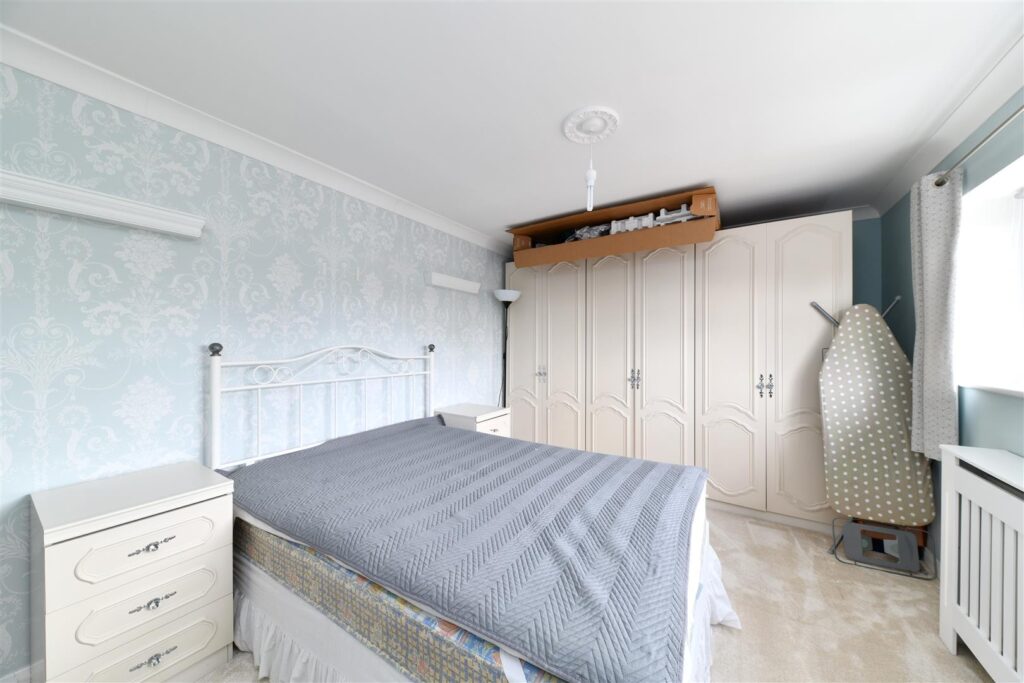 Manor Close, Hertford