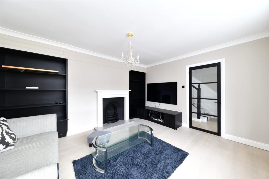 Manor Close, Hertford